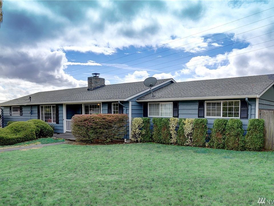 Great Rambler ~ Nice Lot ~ Excellent Location!  Brand new exterior paint, newer windows and a good roof!