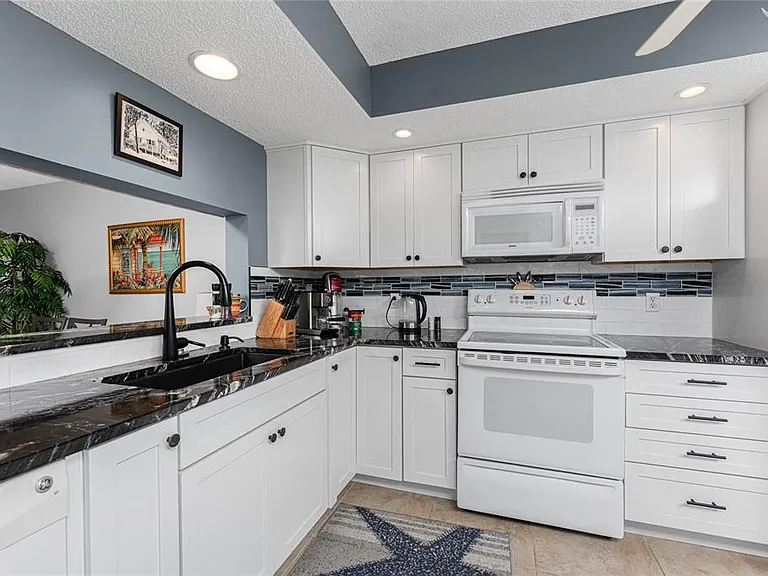 511 Pine Hollow Cir #511 — Photo 9