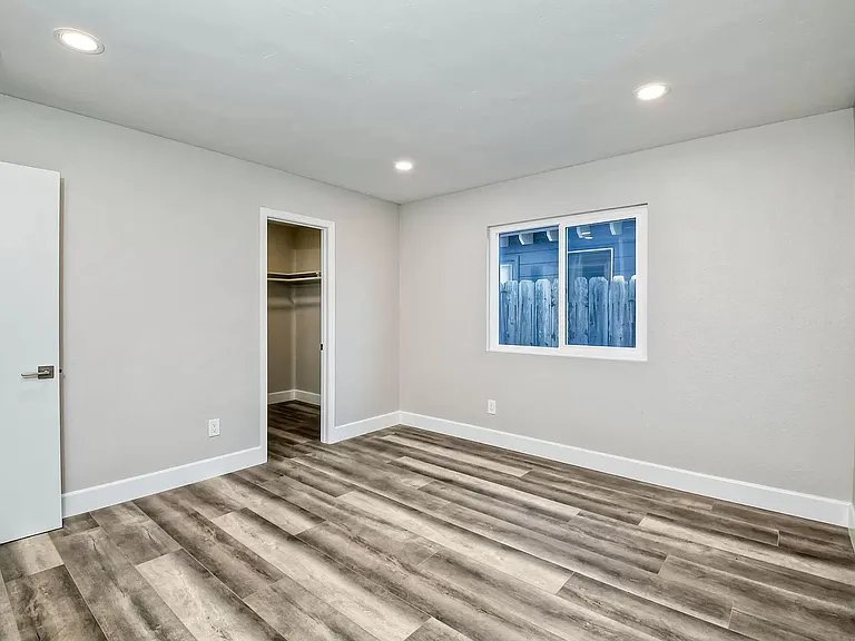 5430 Lauretta St — Photo 17