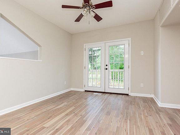 4th image of 159 Railroad Ave