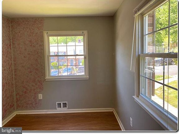 3rd image of 14801 Anderson Ct