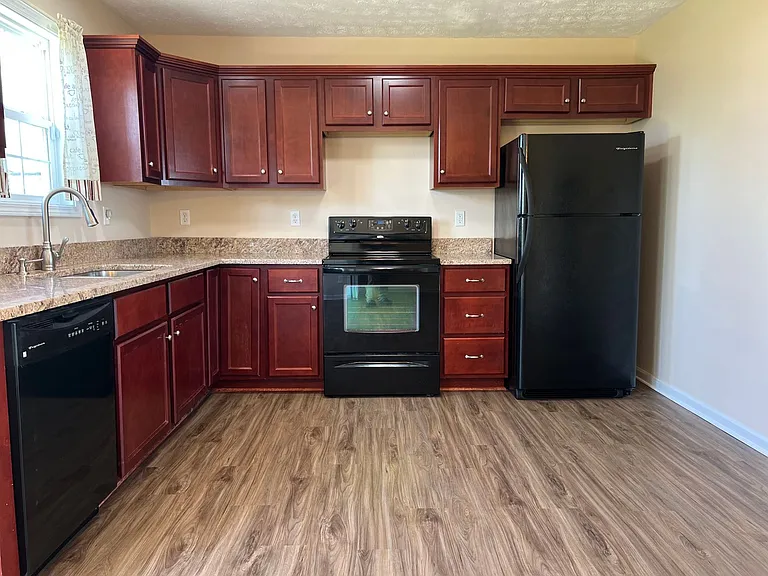 1705 Madison Ct — Photo 6