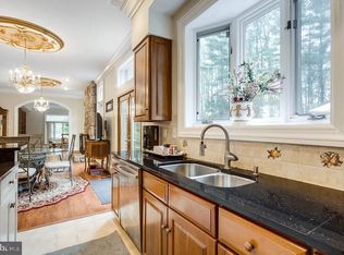 1524 Windstone Dr, Vienna, VA 22182