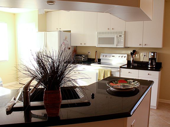 4th image of 4232 Pensacola Ave