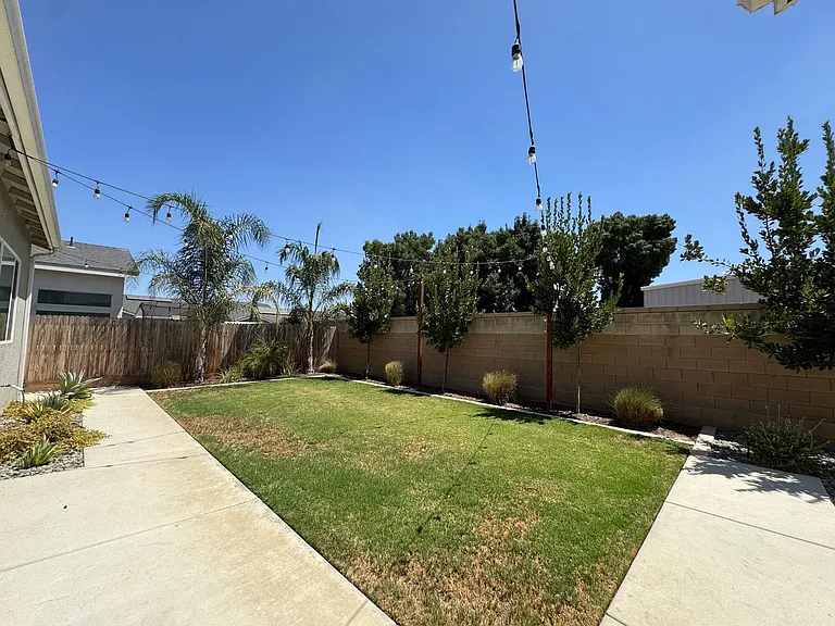 2637 W Andrew Ln — Photo 40
