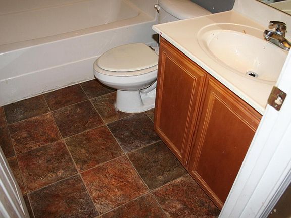 4th image of 3231 Deer Lake Dr