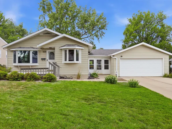 909 S Annway Dr, Sioux Falls, SD 57103