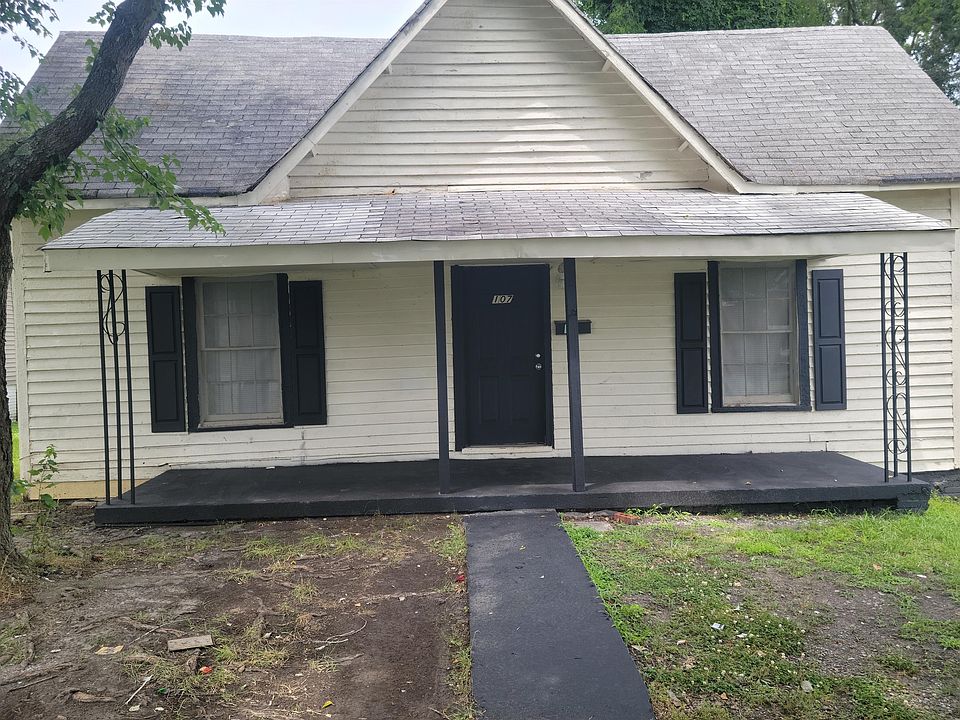 FRONT OF HOUSE