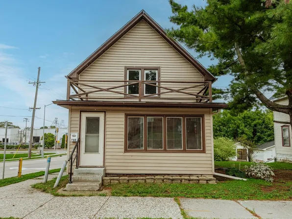 735 E North STREET, Waukesha, WI 53188
