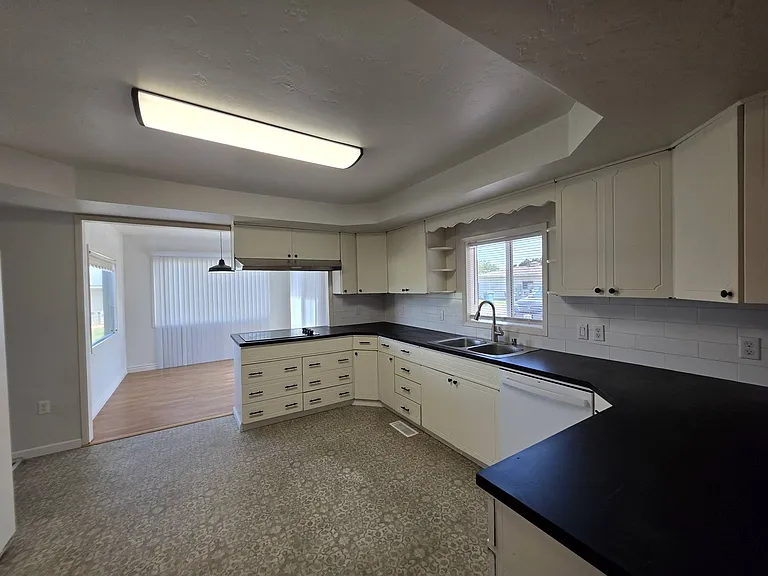 1325 N Cleveland St — Photo 7