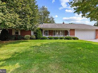 5209 Brook Dr, East Petersburg, PA 17520