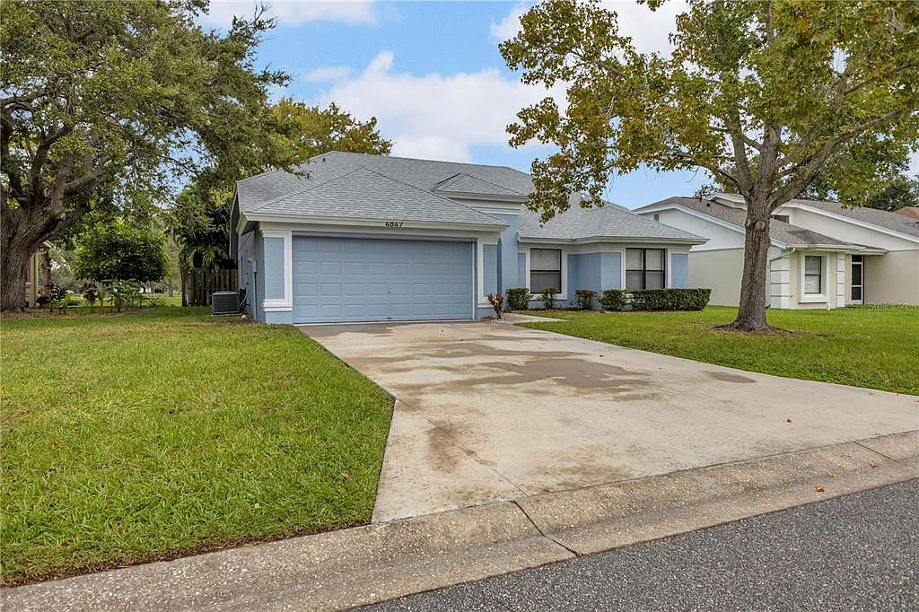 3 bed, 2.0 bath, 1582 sqft, $2,385 — Photo 3