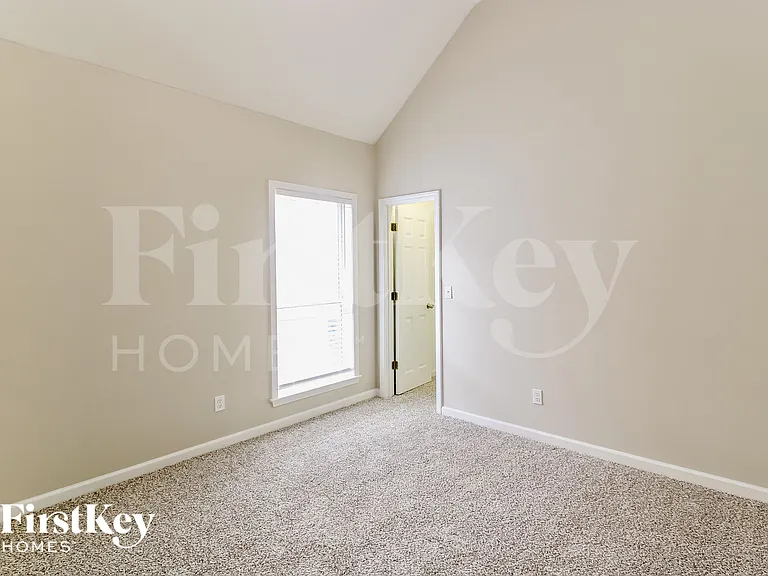 104 Mayfair Ln — Photo 12