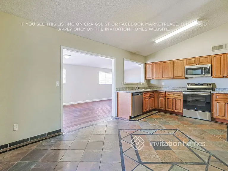 1417 W Curry St — Photo 8
