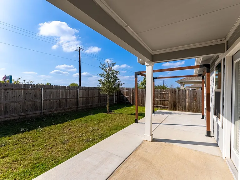 8209 McKamy Dr — Photo 27