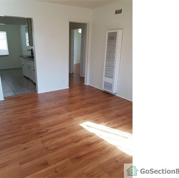 1st image of 943 E 108th St APT 6
