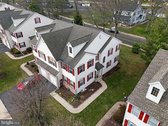 2nd image of 111 Raintree Xing