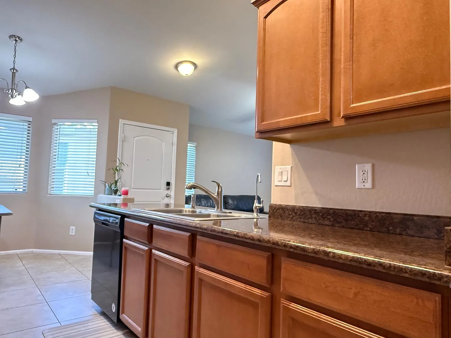 3 bed, 1320 sqft, $1,800 — Photo 4
