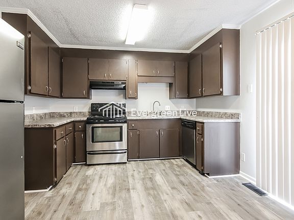 3rd image of 2408 Ramsgate Dr