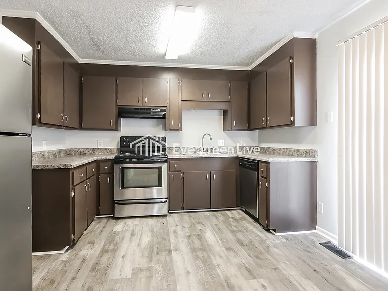 2408 Ramsgate Dr — Photo 3