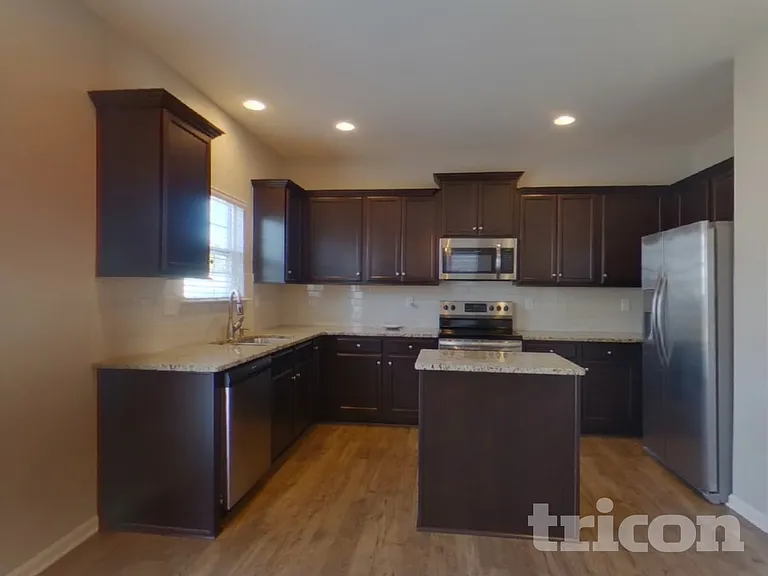 152 King William Dr — Photo 6