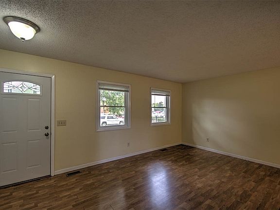 4th image of 870 S Green Meadow Dr