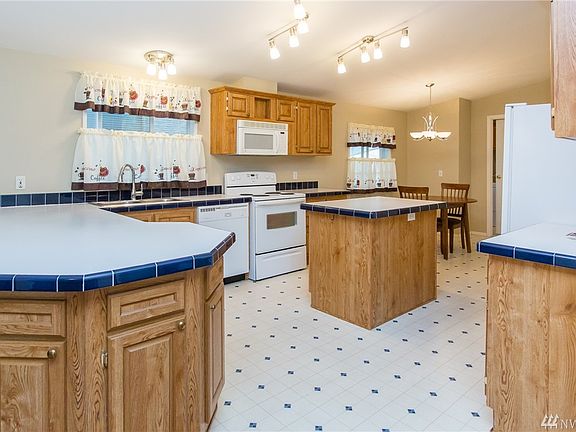 Large Kitchen With Island Where All Appliances Stay