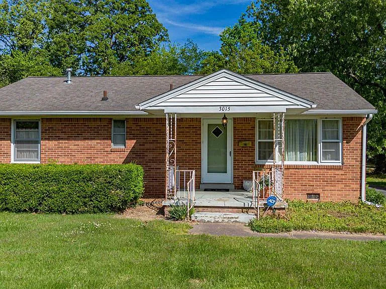3015 Madison St — Photo 1