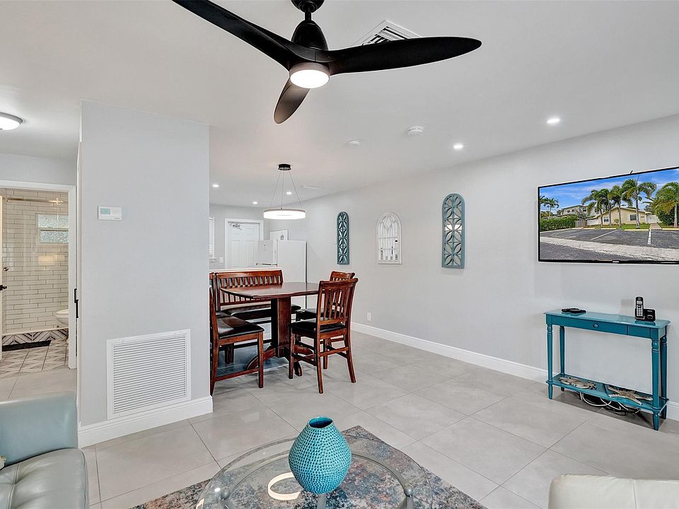 1st image of 901 SE 14th Ct APT 1