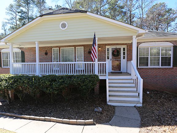 4th image of 2395 Castle Ln NE