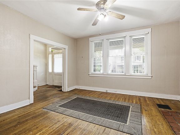 5th image of 219 2nd St