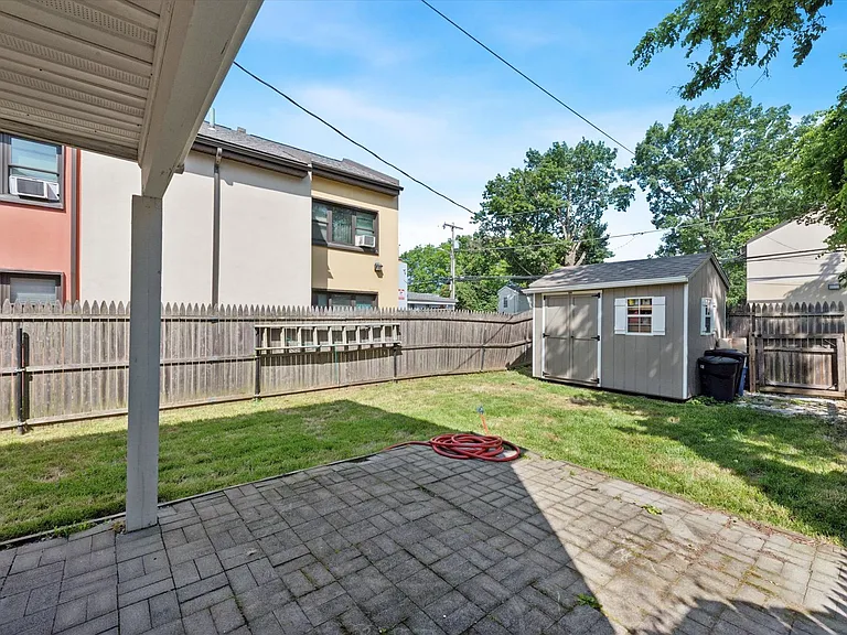 509 E Barnard St — Photo 12