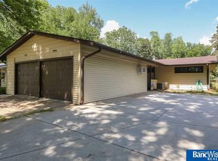 2912 Delhay Dr, Lincoln, NE 68507