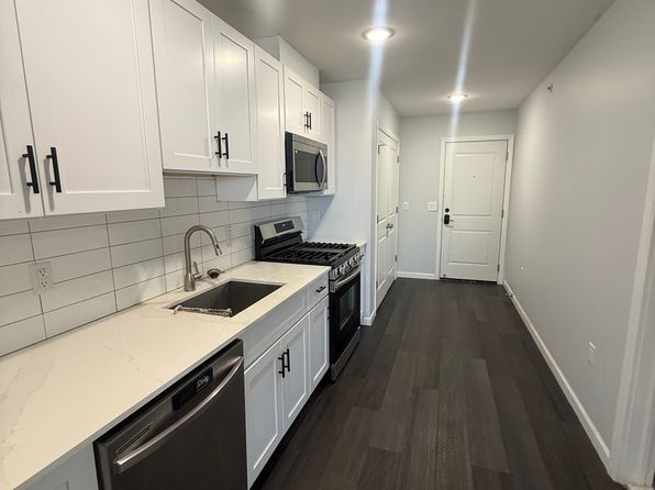 207 Redwood Ave #404