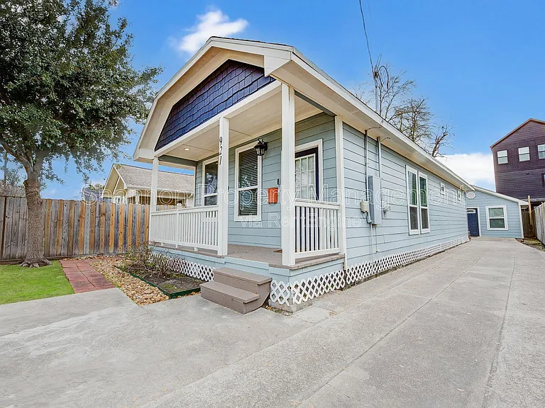 921 Kern St — Photo 3