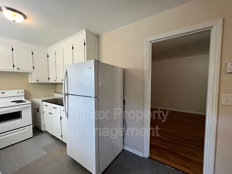 1935 Morehead Ave — Photo 12