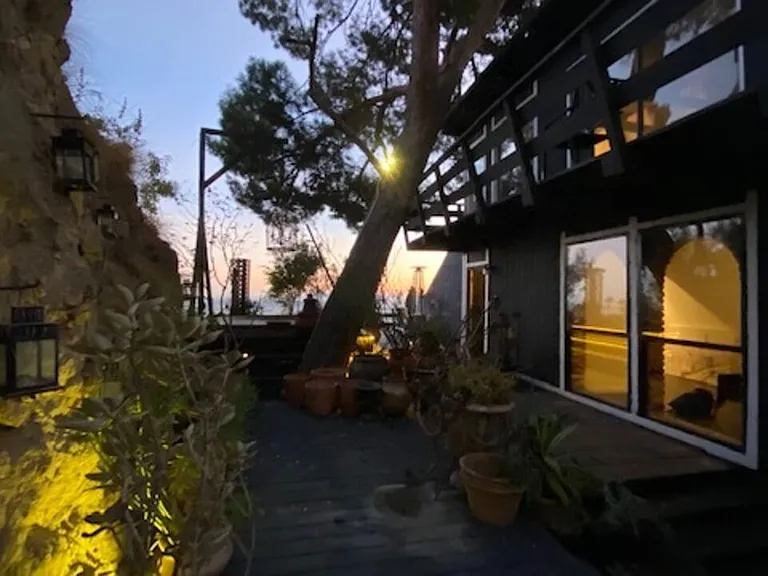 2144 Sunset Plaza Dr — Photo 35