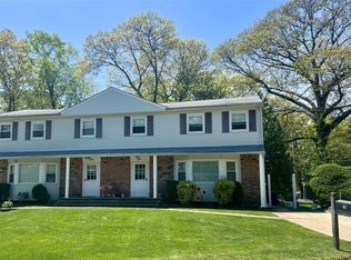 2 Sundale Ct, Smithtown, NY 11787