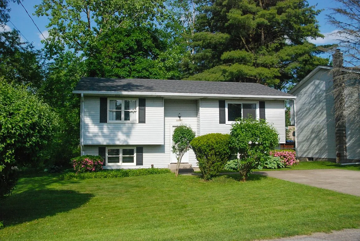 12281 Ridge Ave photo 1