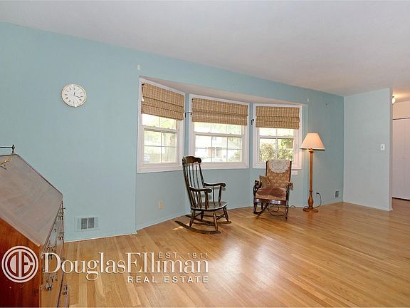 3rd image of 17 Talbot Ln