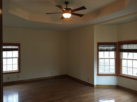 Masterbedroom with baywindow