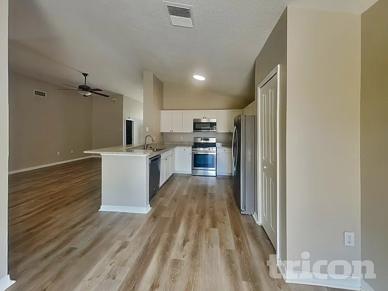 29250 Yarrow Dr — Photo 6