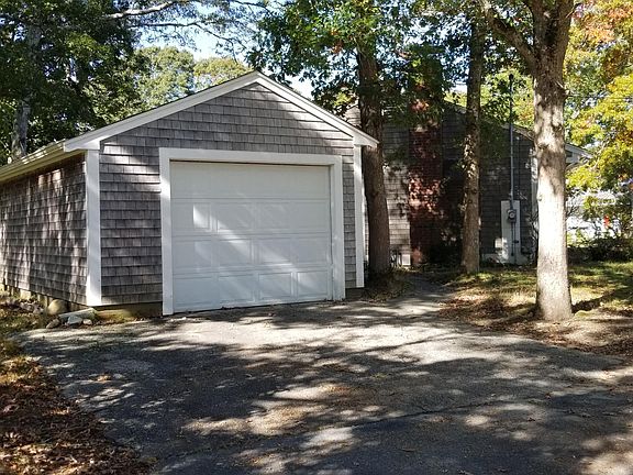 2nd image of 85 Castlewood Cir