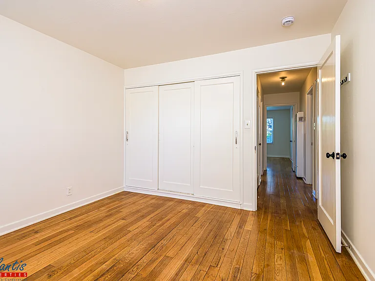 365 Macarthur Ave — Photo 9