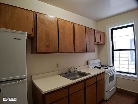 5th image of 2741 Sedgwick Ave APT 2C
