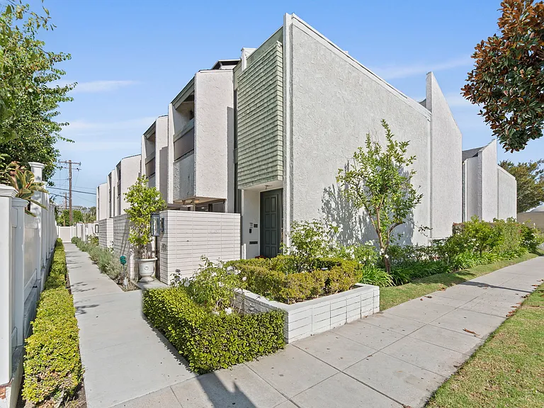 9501 W Olympic Blvd — Photo 30