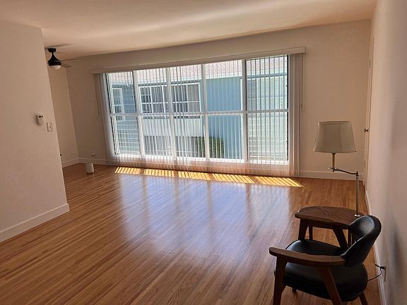 3rd image of 540 San Vicente Blvd #8