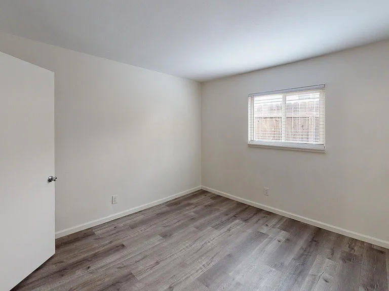635 Emory St #6 — Photo 8