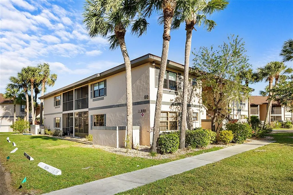 Building Photo - 19505 Quesada Ave #EE204