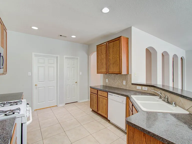 19107 Dawntreader Dr — Photo 17